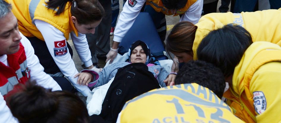 Yaralı eşi de Türkiye'de