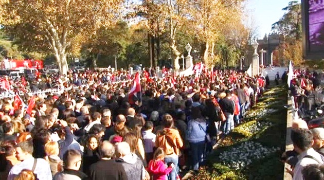 Dolmabahçe Sarayı, ziyaretçi akınına uğradı