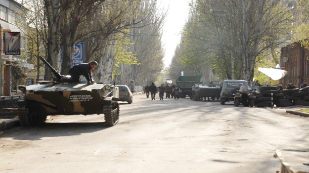 Slavyansk'da 3 siyasi partiye yasak