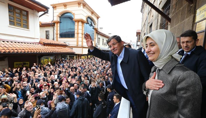 Başbakan Davutoğlu cuma namazını Konya'da kıldı
