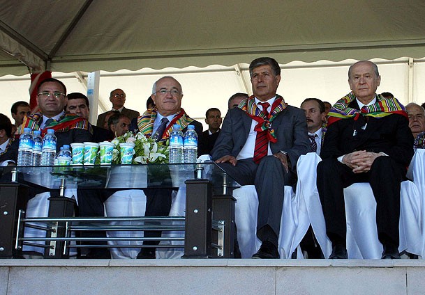 Çiçek'ten Bahçeli'ye davet