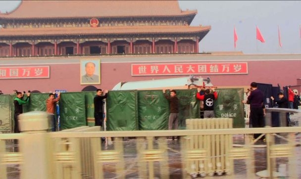 Çin'deki Tiananmen meydanında araç yandı: 3 ölü