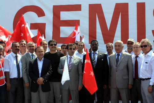 Kızılay'dan Somali'ye 77 iş makinesi