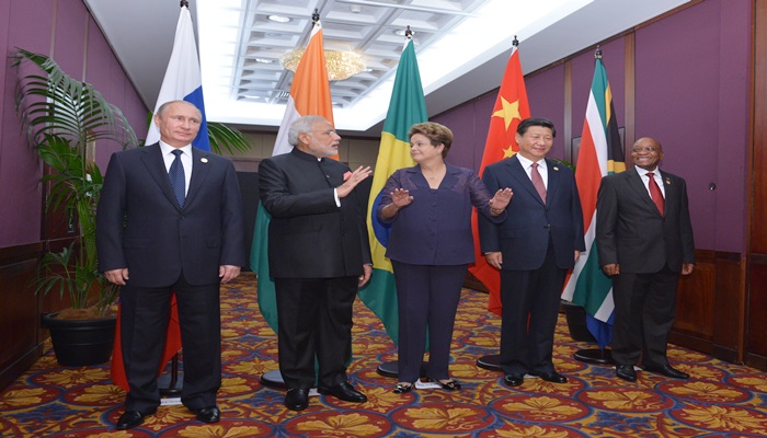 Batı, Rusya'ya ekonomik savaş açtı BRICS'ten 3,5 trilyon dolar kaçtı