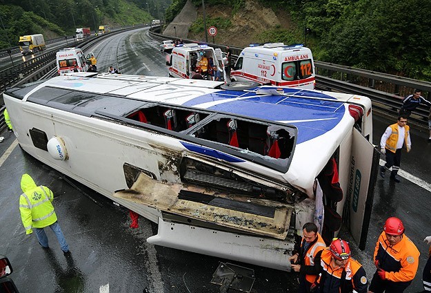 Ankara'da yolcu otobüsü devrildi