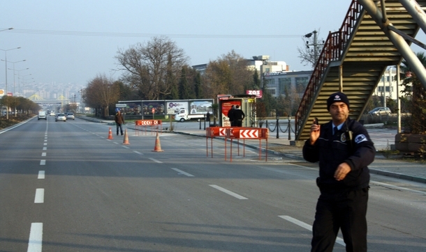 Şüpheli paket sebebiyle Bursa – İzmir yolu trafiğe kapatıldı