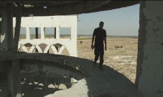 İsrail saldırılarının izleri Yaser Arafat Havalimanı'nın harabesinde gizli