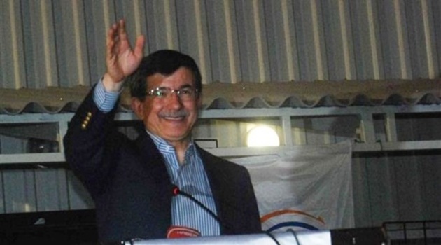 Kendini tutamadı, Suriyelilerle slogan attı