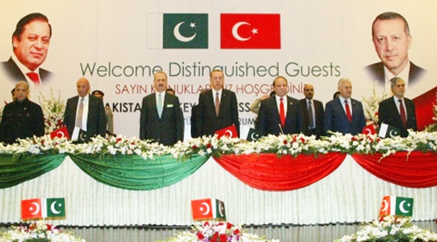 Pakistan başbakanından Türk okullarına övgü