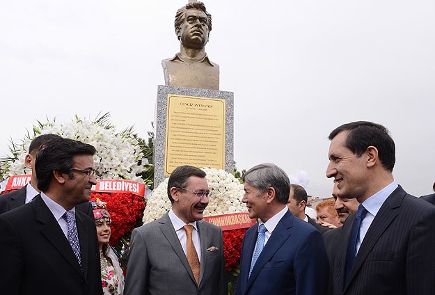 Cengiz Aytmatov anıtı açıldı