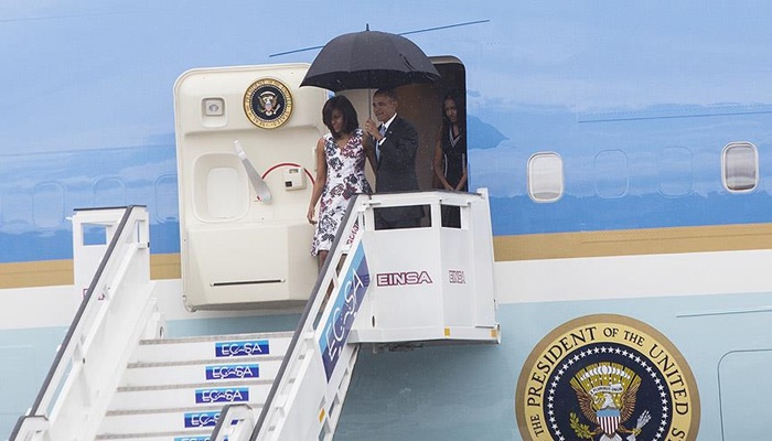 Obama tarihi ziyaret için Küba'da