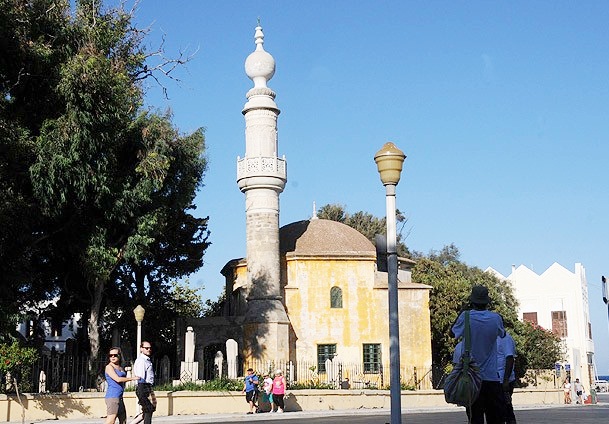 Osmanlı camisi kaderine terk edildi