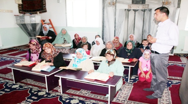 Kur'an aşkıyla yanıp tutuşan mahalle