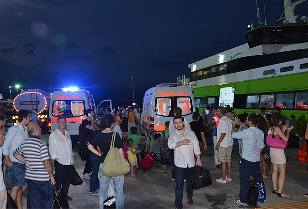 Deniz otobüsü fırtınaya yakalandı