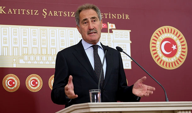 Ertuğrul Günay AK Parti'den istifa etti