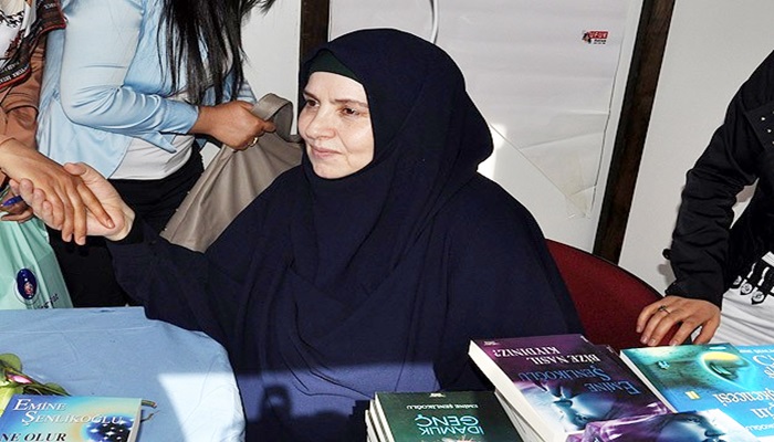 Yazar Şenlikoğlu gözaltına alındı