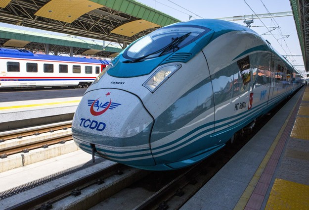 Çok yüksek hızlı tren setlerinin ilki seferine başladı