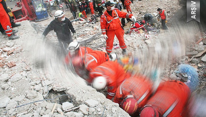 Nepal'de deprem: 50 kişi çatısı çöken tarihi binanın altında kaldı