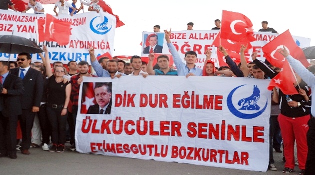 Başbakan Erdoğan'ı MHP'liler karşıladı