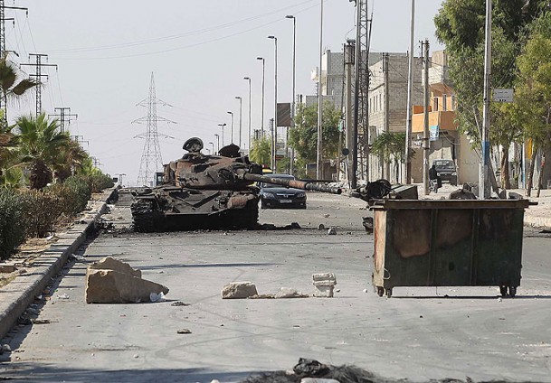 Halep'e tanklarla saldırı başladı