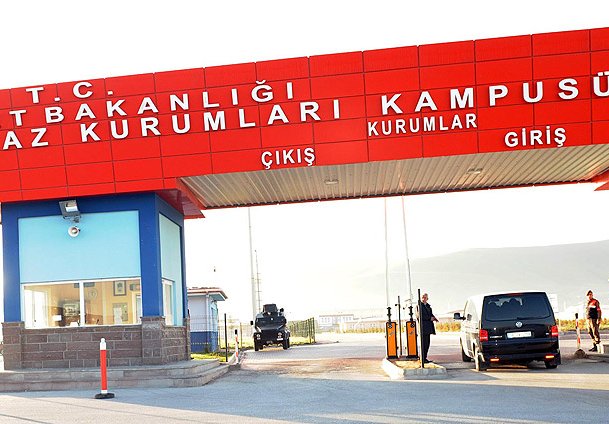 Cezaevlerinden tahliyeler sürüyor
