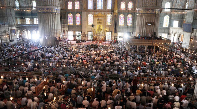 Menderes mevlidine gelenler Sultanahmat'e sığmadı