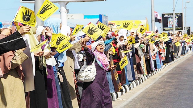 Mısır'daki darbe 1. yılında protesto ediliyor