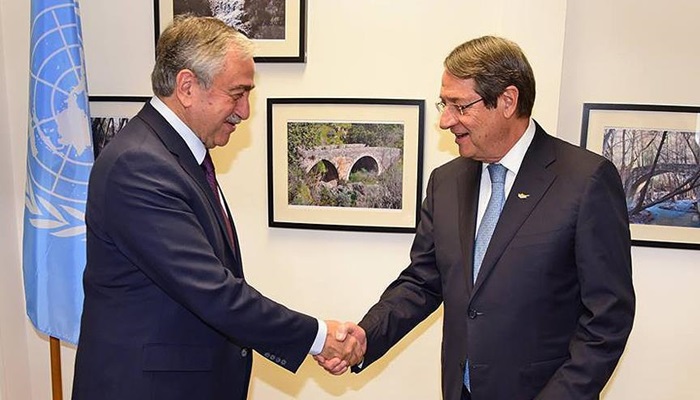 Akıncı ve Anastasiadis ara bölgede bir araya geldi