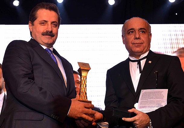 En İyi Bakan' Çelik, 'En İyi Siyasetçi' Bağış