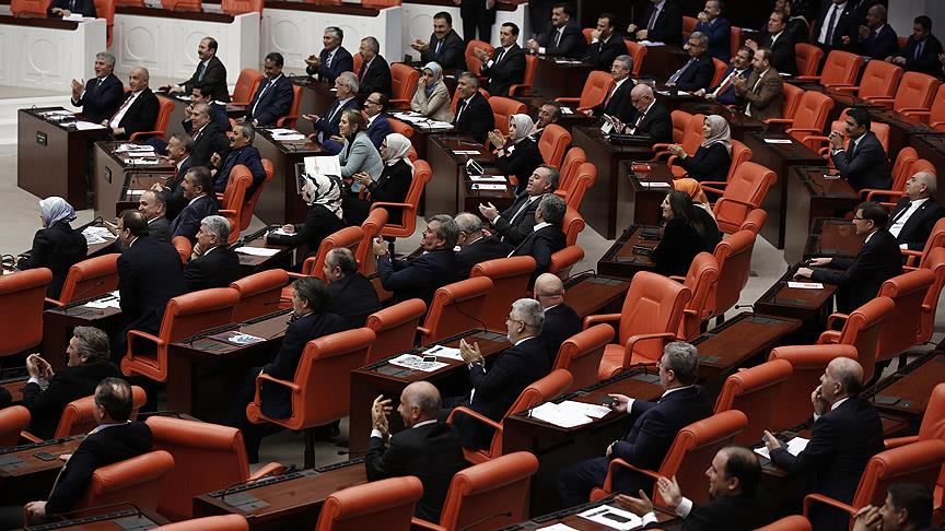 Doğum yapan, evlat edinen memur ve işçilere yeni haklar