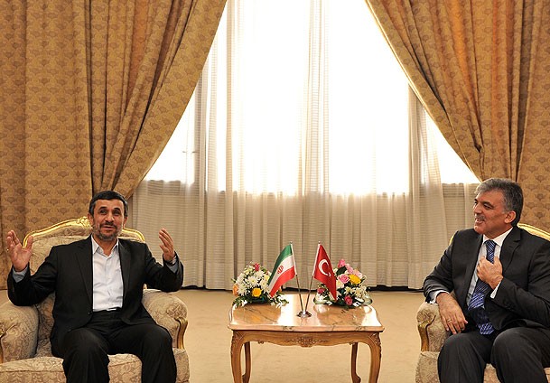 Gül, Ahmedinejad ile görüştü