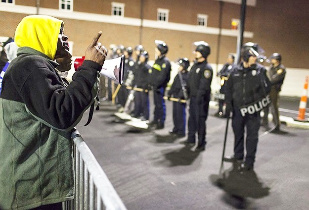 Ferguson'da jüri kararı öncesi 3 tutuklama