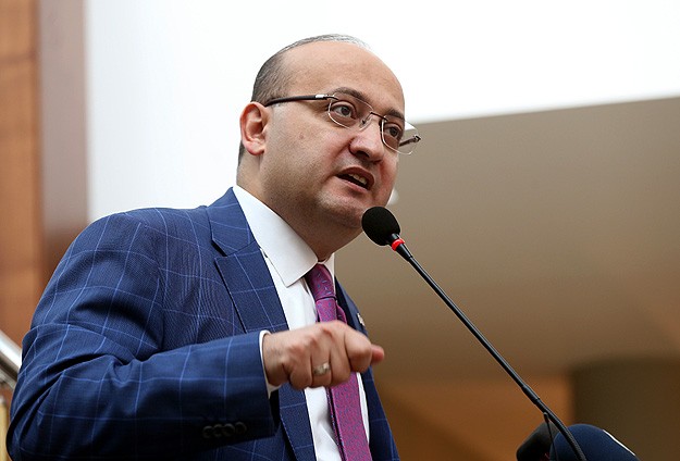 Kendisine de sandığa da güveni yok