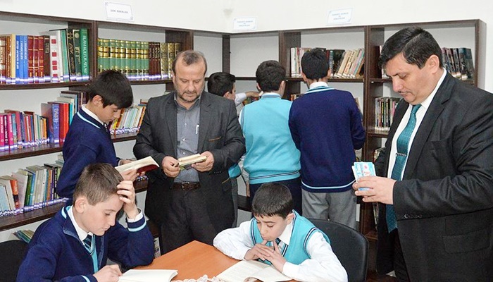 Emekli memur 13 kütüphane kurdu