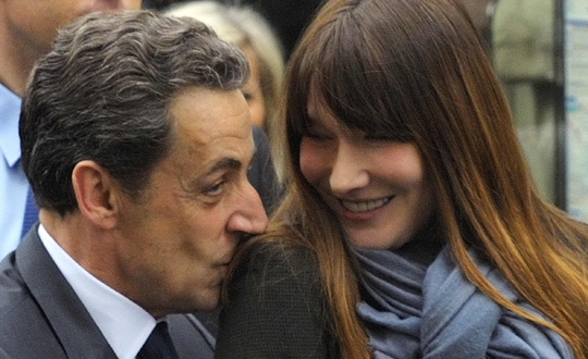 Sarko 'sarayına' yerleşti