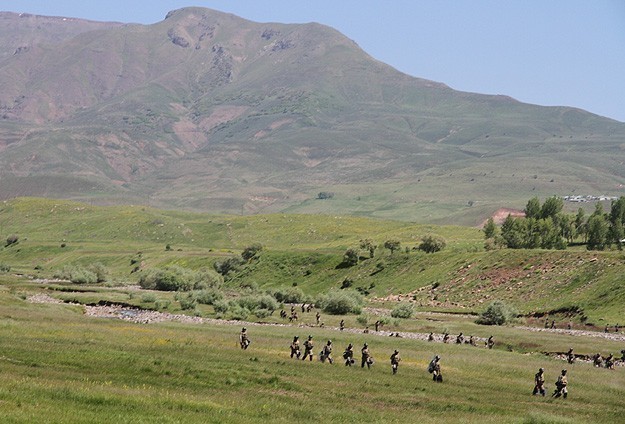 Şırnak'ta 8 terörist teslim oldu