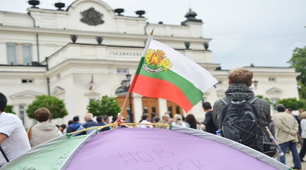Bulgaristan'da göstericiler meclisi bloke etti