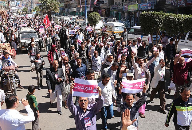 Yemen'de "anayasa manifestosu" protesto edildi