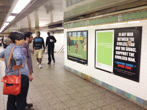 New York Metrosu'ndaki afişlere tepki sürüyor