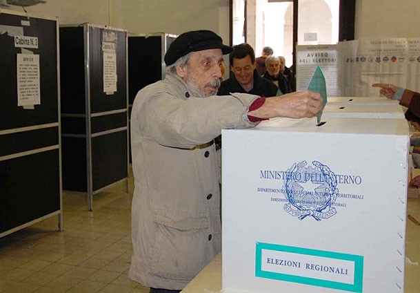 İtalya'daki seçimlerin ikinci günü