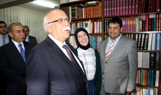 Öğrencinin isteğini kırmayan Bakan Avcı, gece okul ziyareti yaptı