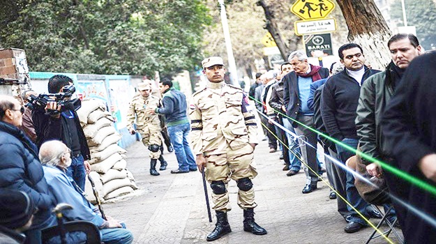 Mısır'da halk anayasa referandumu için sandık başında