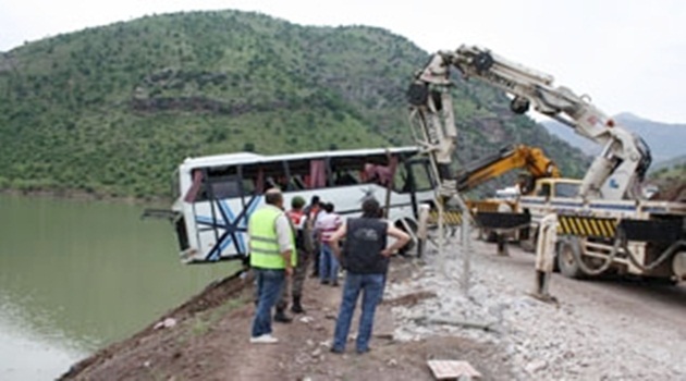 Kayseri'de midibüs baraja uçtu: En az 6 ölü var