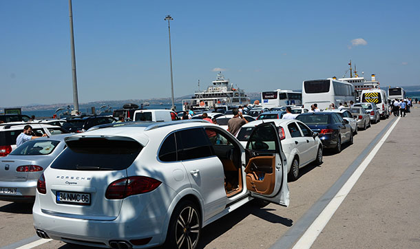 Topçular'da dönüş yoğunluğu başladı