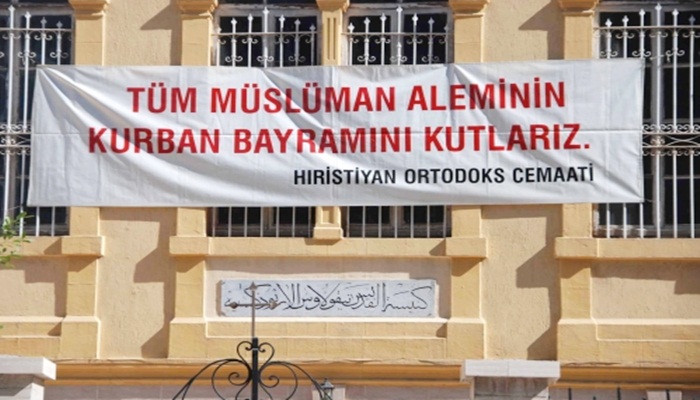 Hristiyanlardan pankartlı bayram kutlaması