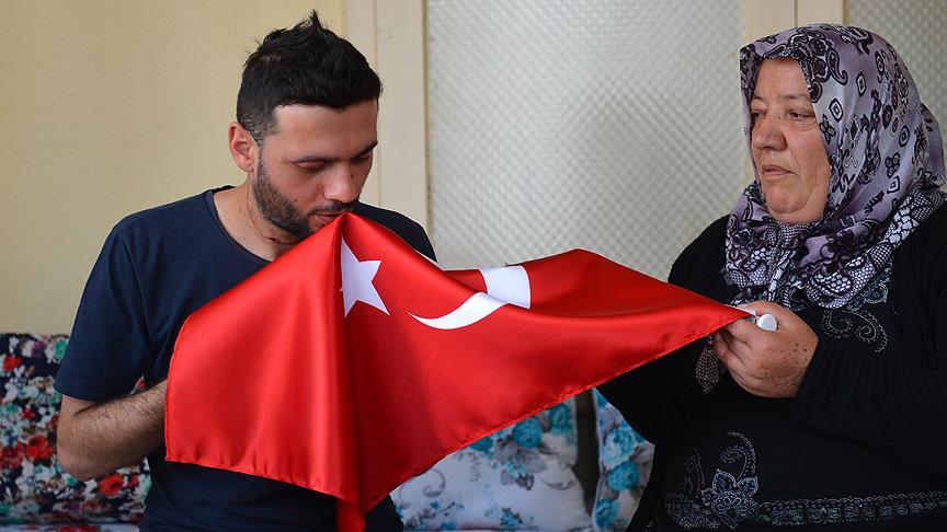 Darbeci komutanlar halka silah doğrultmayan askeri de vurmuş
