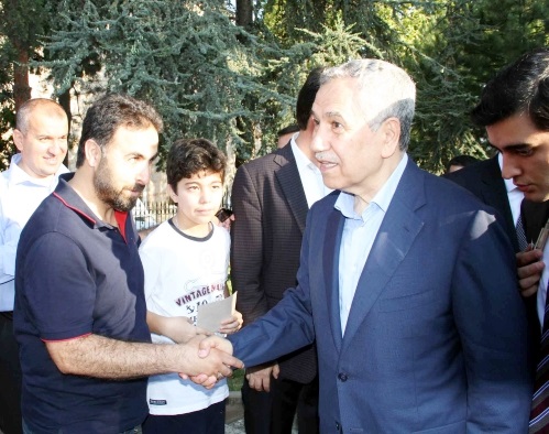 Arınç: İnşallah mağdur ve mazlum Müslümanlar da bir an evvel huzura kavuşsunlar