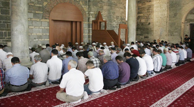 Ayasofya'da 52 yıl aradan sonra ilk namaz