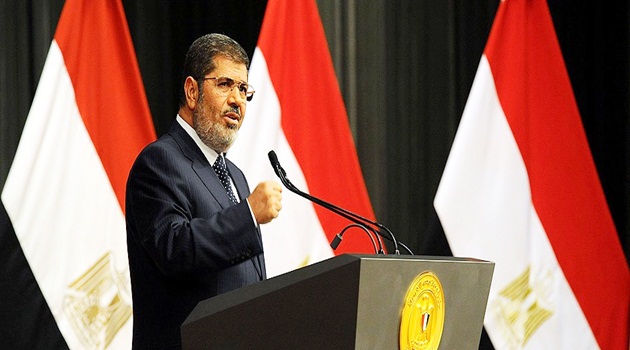 Mursi, Başbakan Kandil ve Savunma Bakanı Sisi ile görüştü