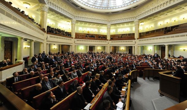 Ukrayna Parlamentosu, Yanukoviç'i görevden aldı, 25 Mayıs'ta erken seçim